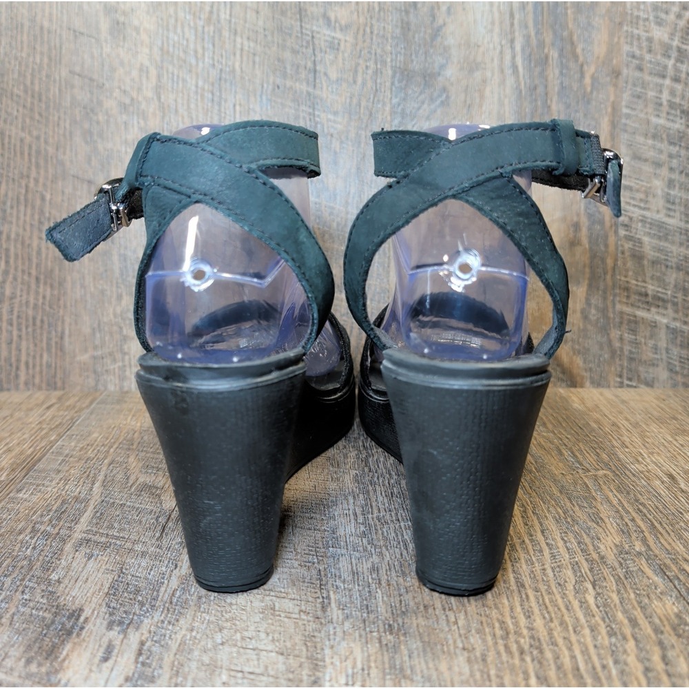 Crocs Leigh II Sandals Womens Sz 9 Black Ankle Strap Buckle Comfort Wedge Shoes - Picture 7 of 13